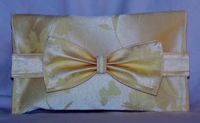 Upcycled Bow Clutch Purse - https://lcartera.wordpress.com/2013/05/02/upcycled-bow-clutch-tutorial/